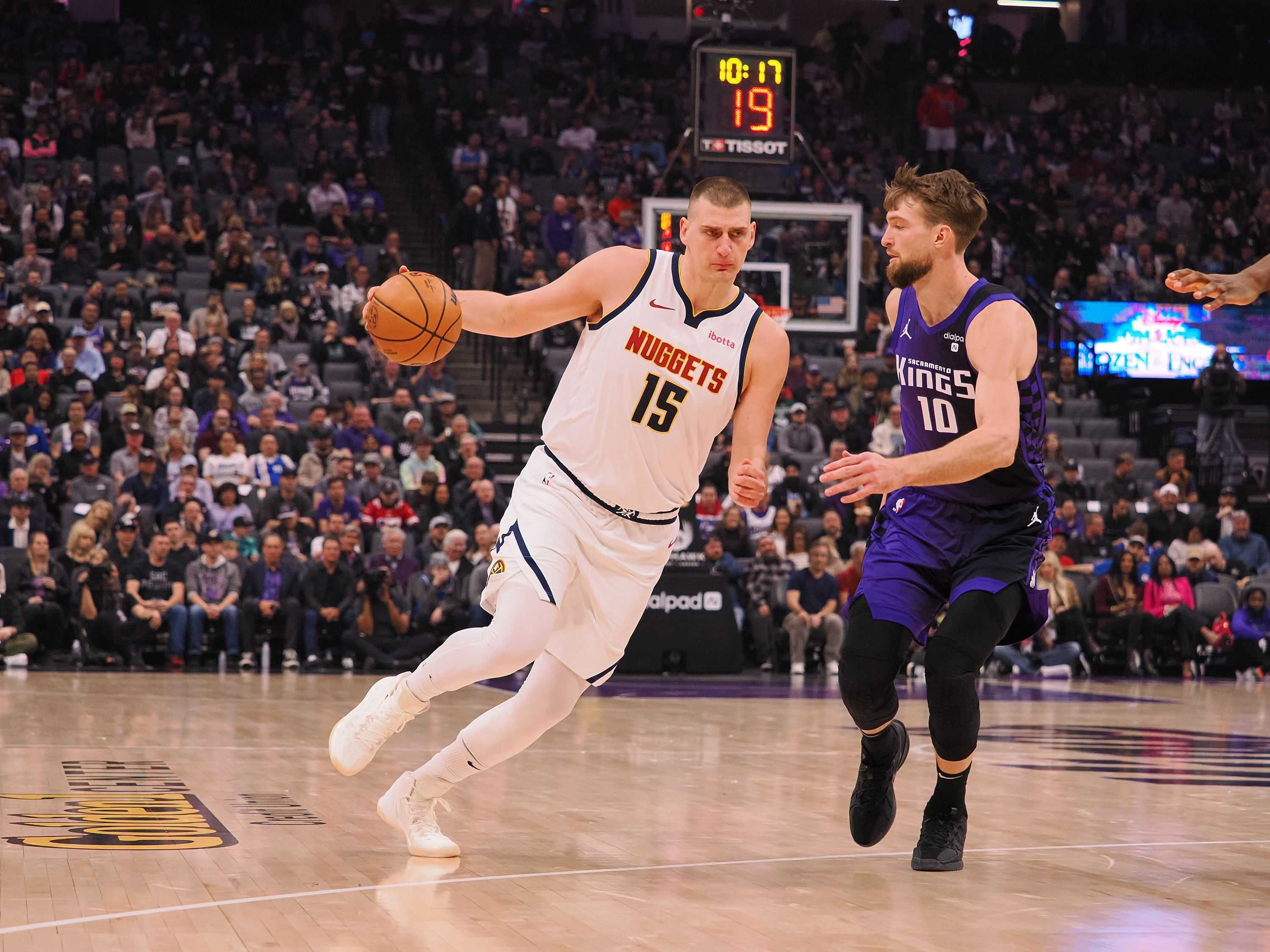 “Domas is a better playmaker than Jokic” – Kings HC Mike Brown makes bold claim about 3x All-Star Center