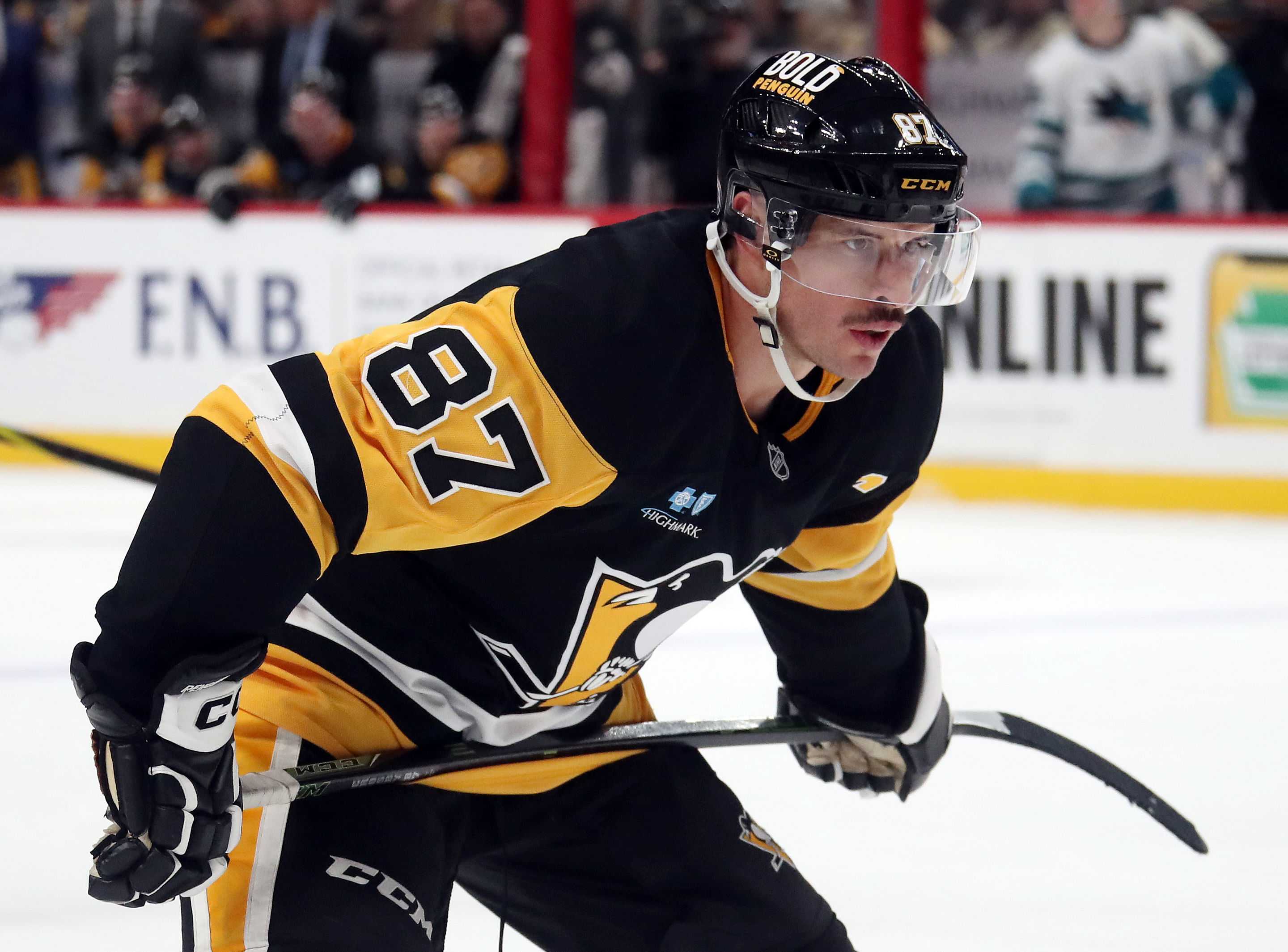 Watch: Sidney Crosby drops gloves and throws haymakers at Kyle Connor