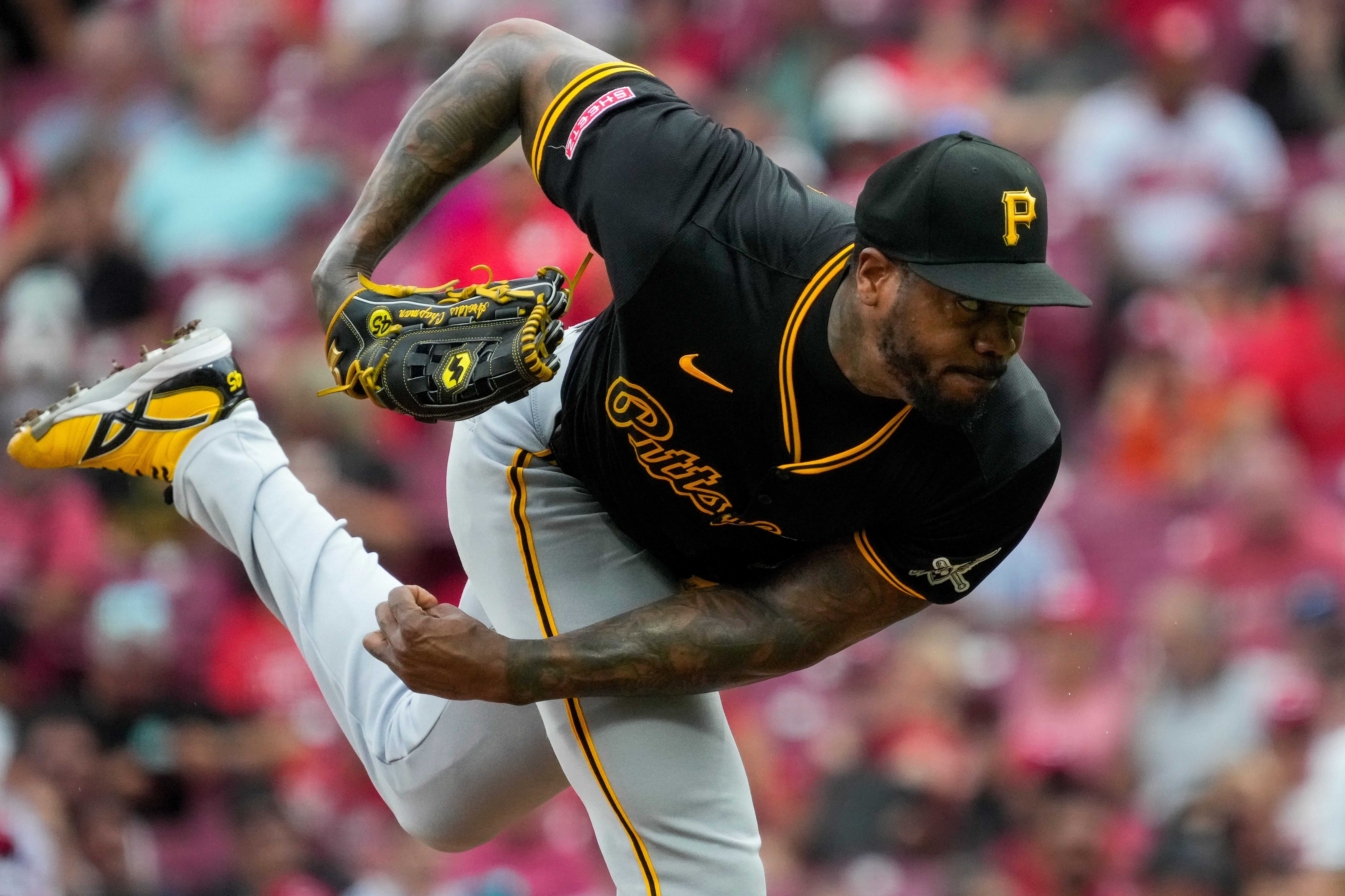 Aroldis Chapman makes feelings known after crushing 260lbs dumbbell chest press-Picture1